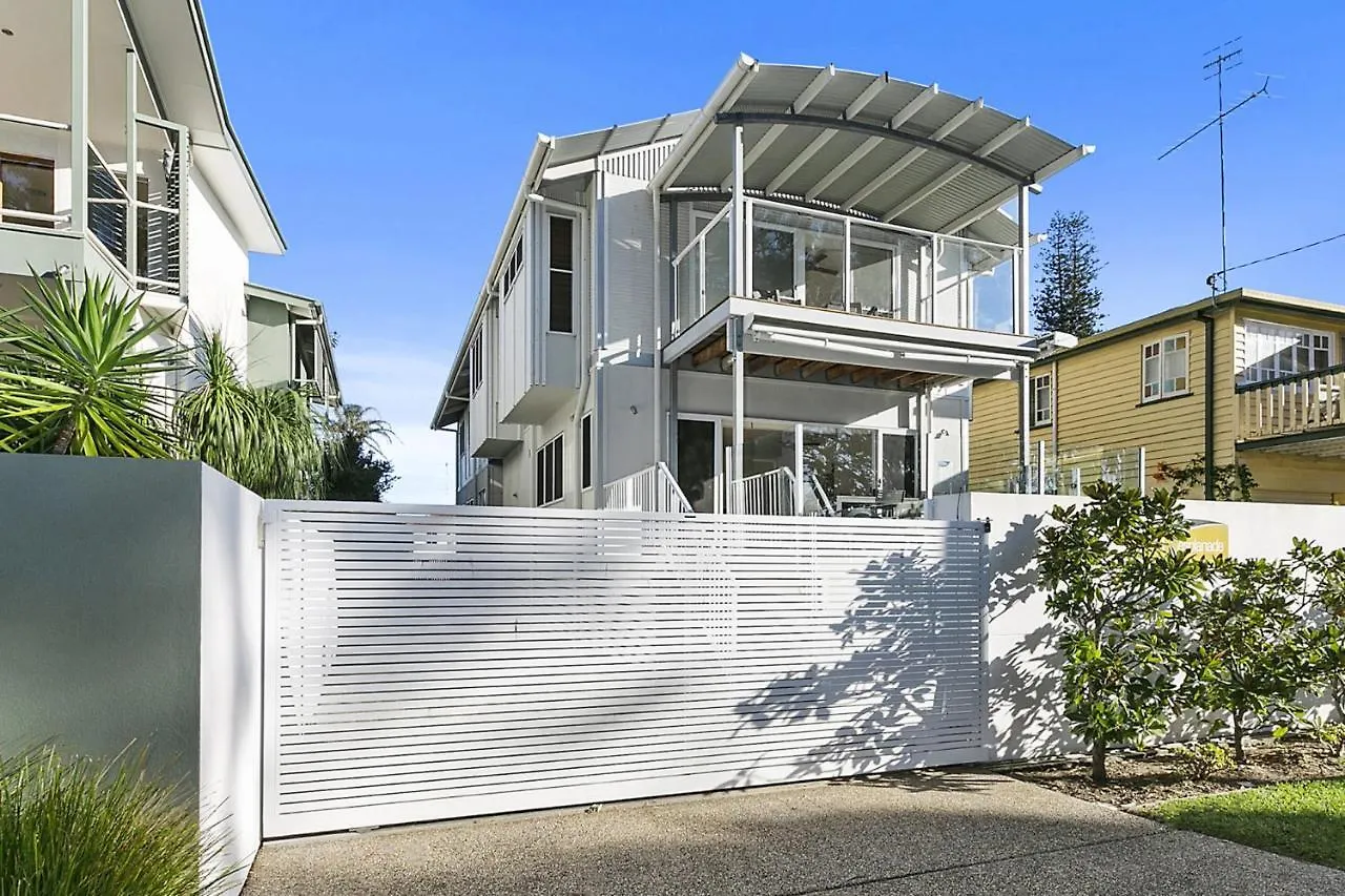 Stunning River House - 51 Hilton Esplanade Noosaville Holiday home